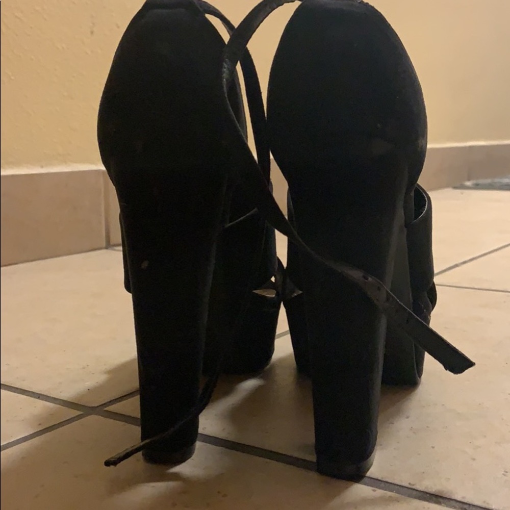 Heels - Picture 5 of 5